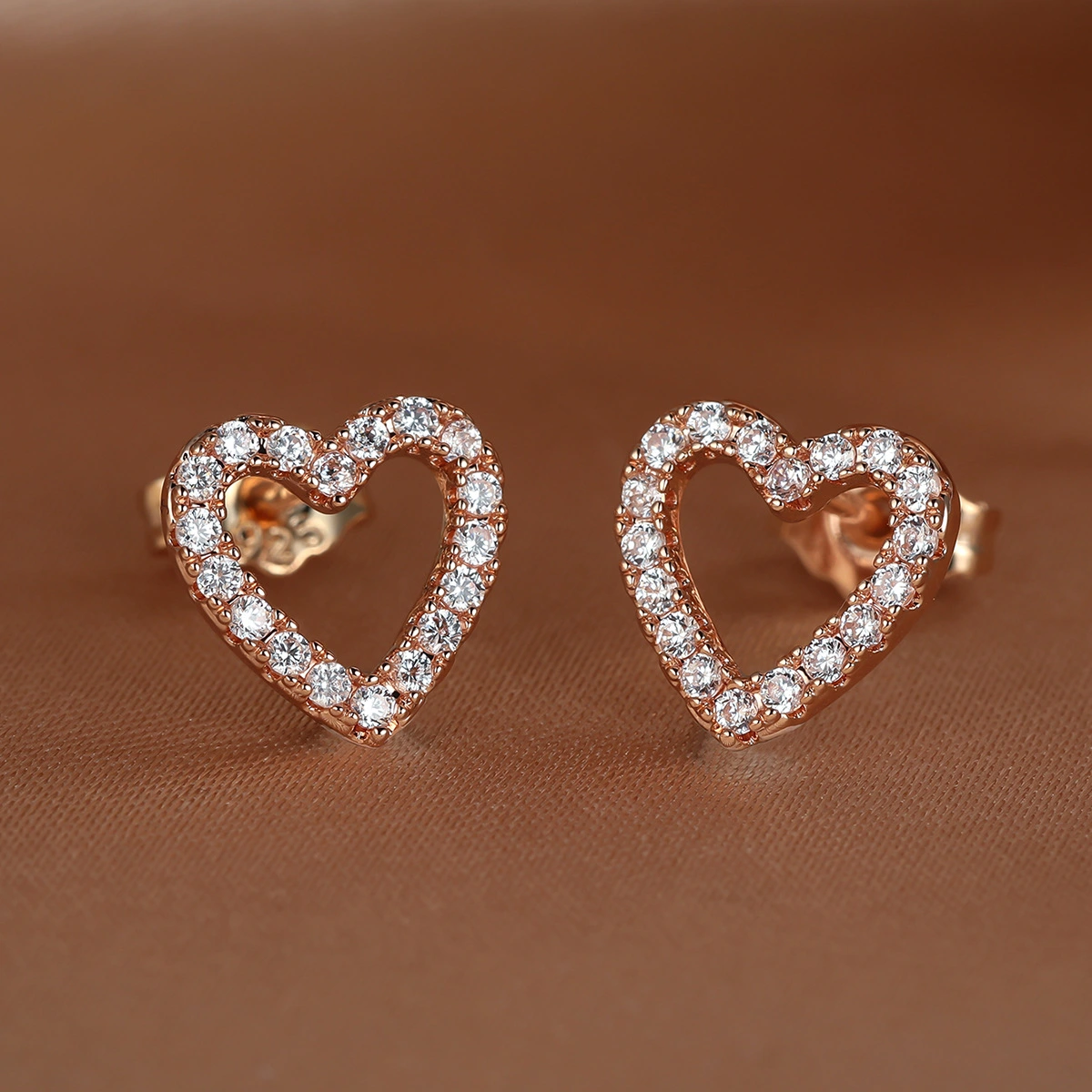 Women's Micro Set Zircon Cutout Heart Stud Earrings