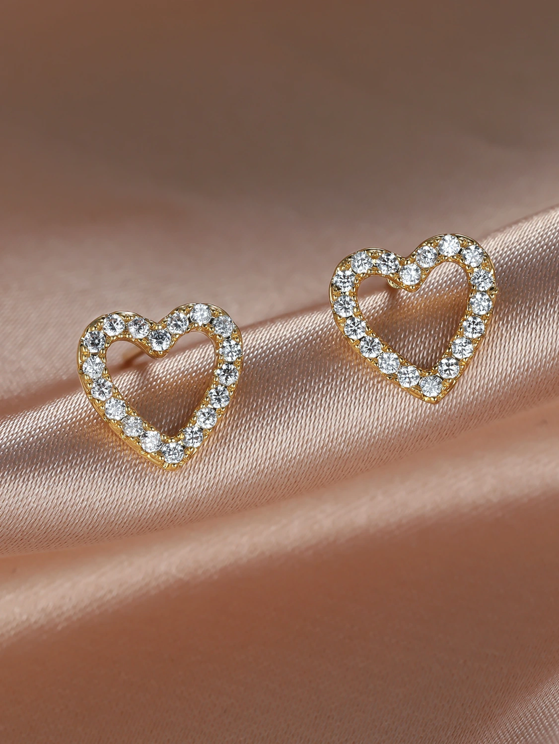 Women's Micro Set Zircon Cutout Heart Stud Earrings