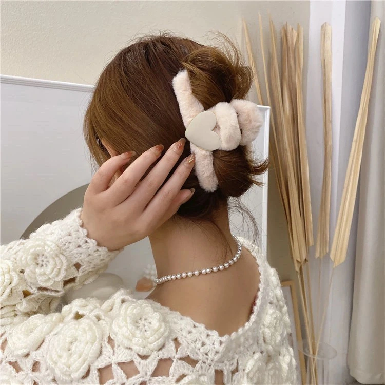 Women's Fashion Temperament Love Plush Grab Clip