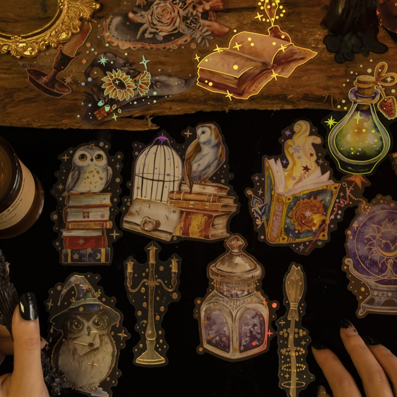 6 Items Of Magic Themed Gilt Hand Account Material Decoration