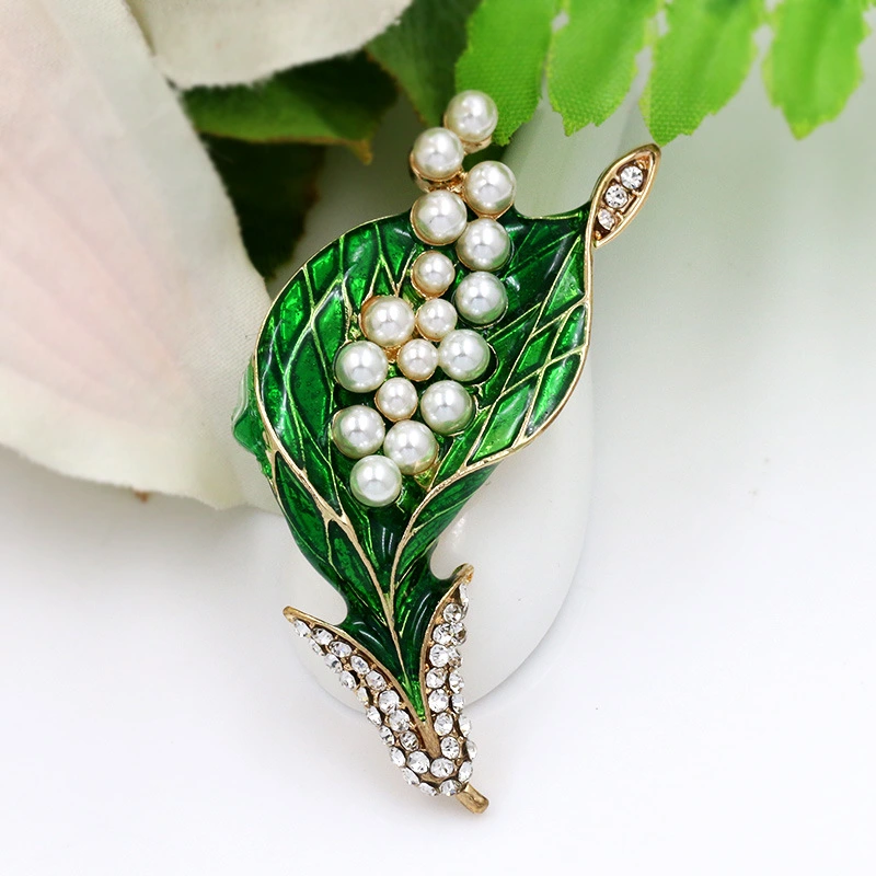 Women's Fashionable Simple Alloy Pearl Brooch