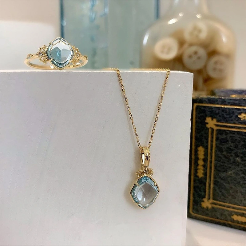 Vintage Minimalist Corolla Blue Topaz Pendant