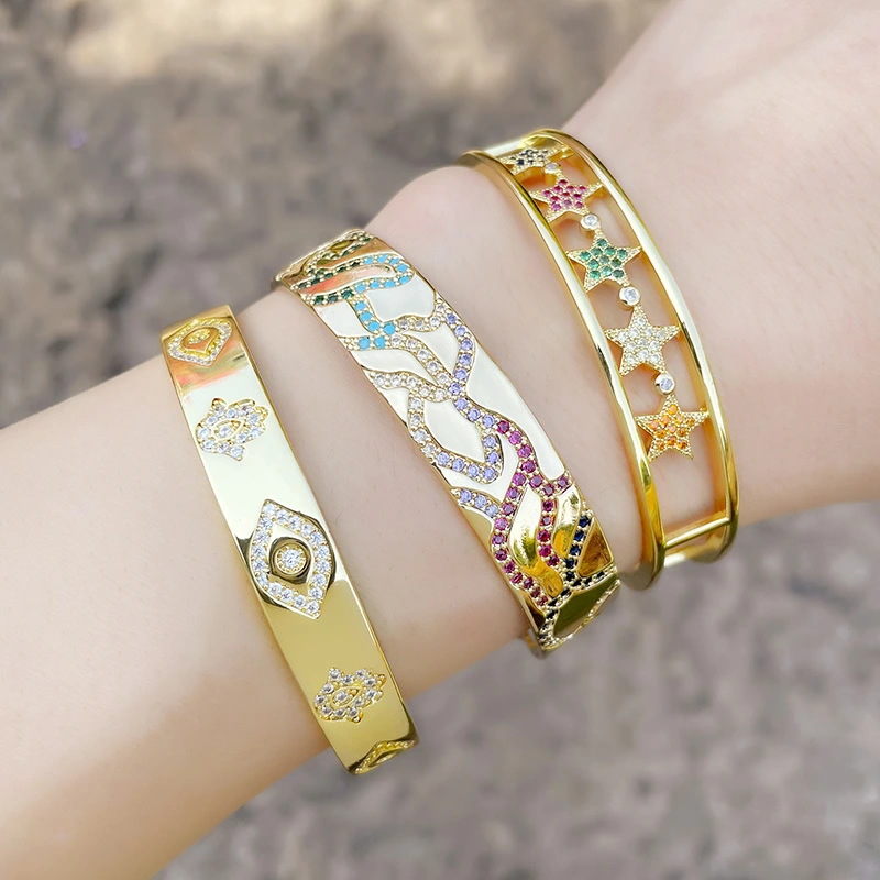 Personalized Wide Brim Gold Hollow Bracelet