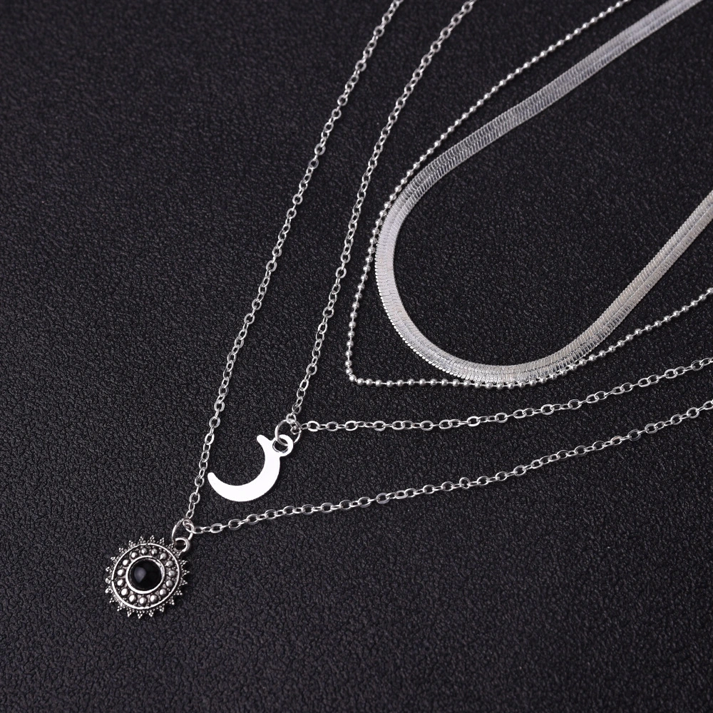 Women's Metal Alloy Moon Necklace