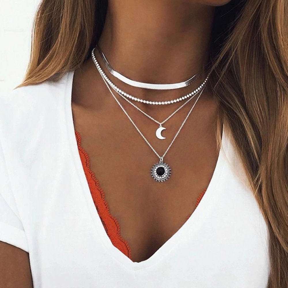 Women's Metal Alloy Moon Necklace