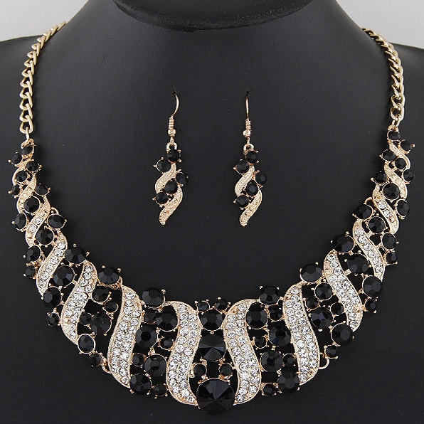 Metal Spiral Diamond Necklace Earring Set