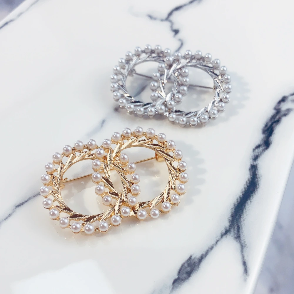 Xiao Xiang Feng Round Pearl Brooch Suit