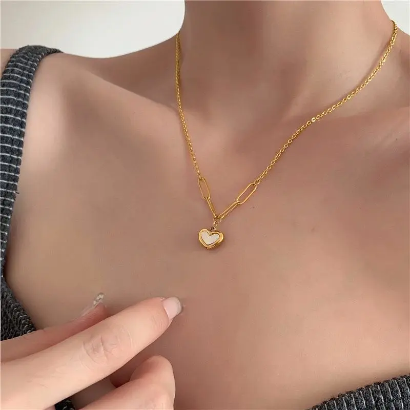 Women's Simple Fashion Shell Peach Heart Necklace