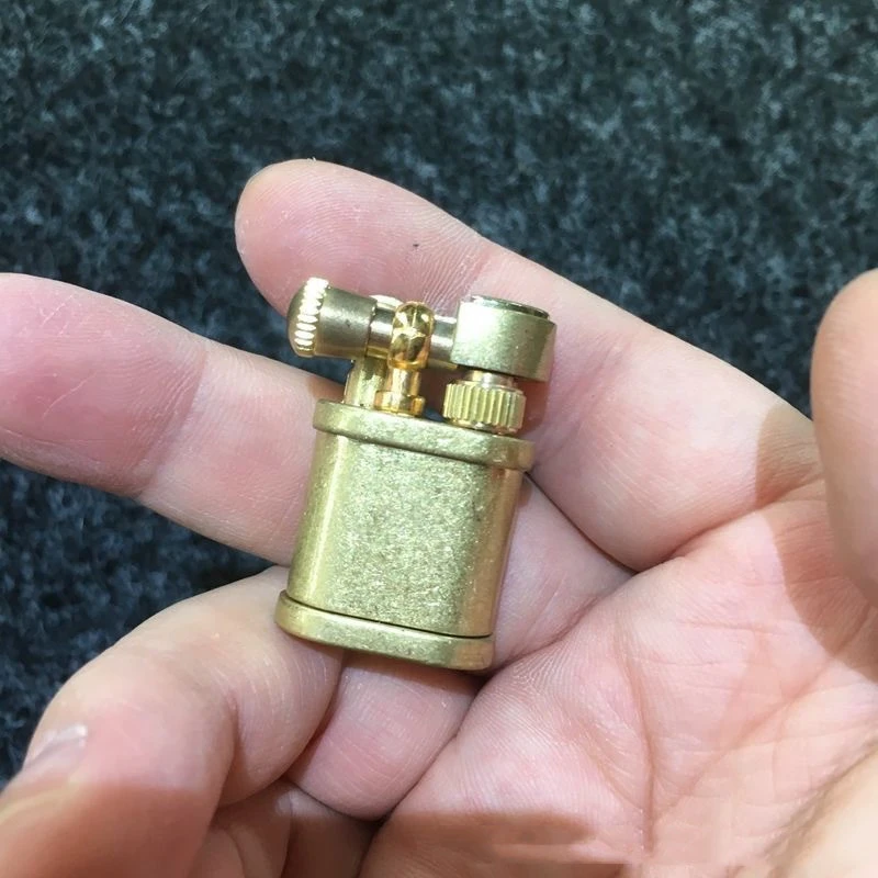 Creative Nostalgic Old Fashioned Lifting Arm Rubbing Wheel Kerosene Lighter