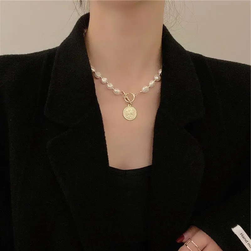 Women's Portrait Round Pearl Necklace