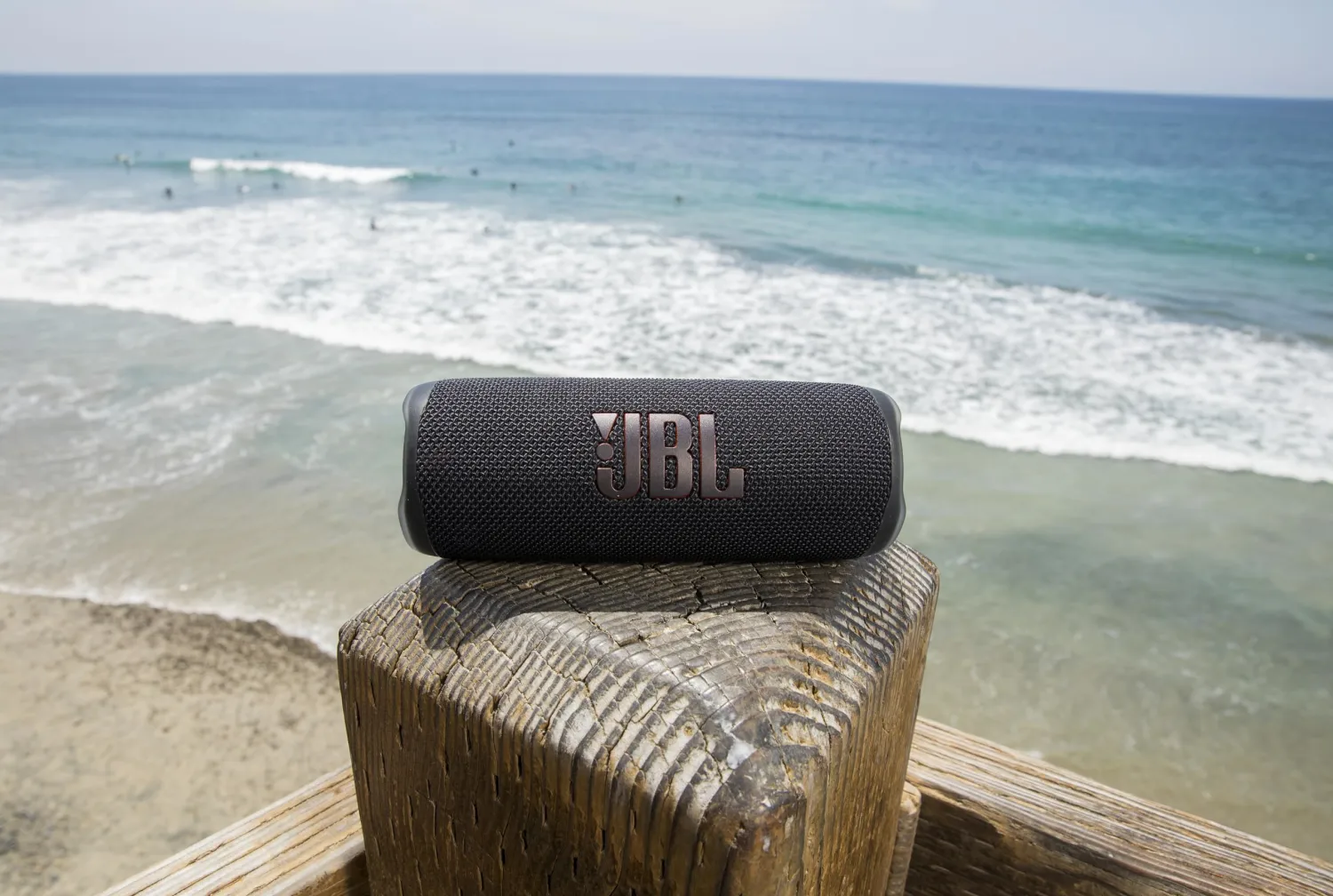 JBL Flip 6 - Portable Bluetooth Speaker, powerful sound and deep bass, IPX7 waterproof, 12 hours of playtime, JBL PartyBoost for multiple speaker pairing for home, outdoor and travel (Red)