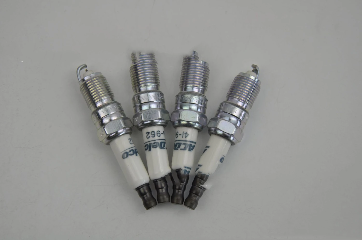 High Quality Iridium Gold Spark Plug 41-962 Suitable For Buick Chevrolet Hummer Etc