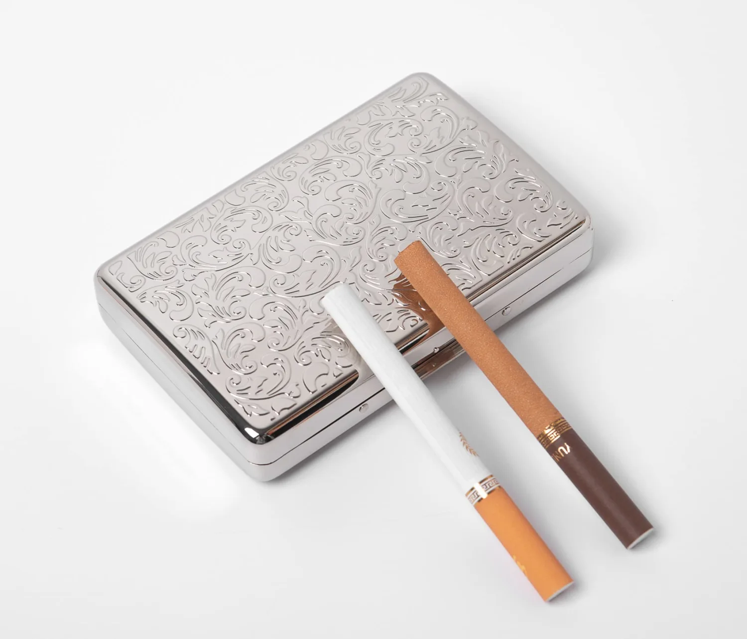Classic Vintage Metal Cigarette Case/Storage Box, Can Hold 100’s 16 pcs (Light Silver)