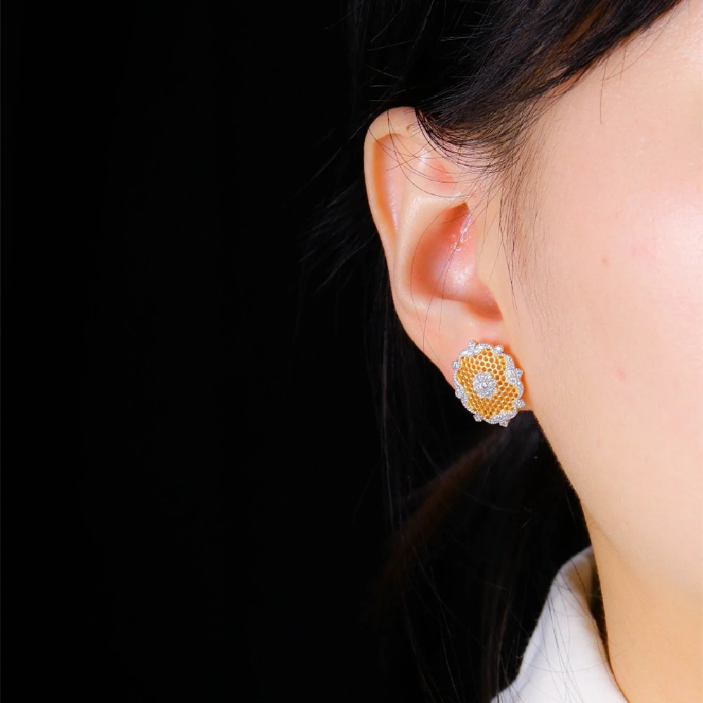 Light Luxury 925 Silver And Gold Honeycomb Snowflake Stud Earrings