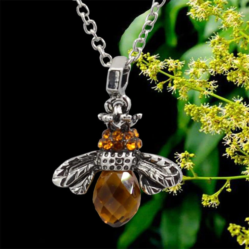 Creative Crystal Diamond Bee Necklace Pendant