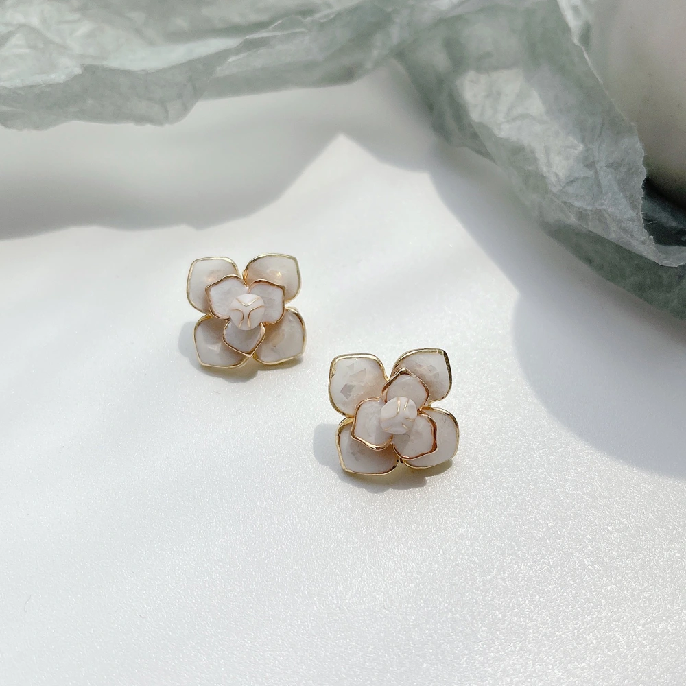 Silver Needle Women's New Cute Flower Shell Earrings