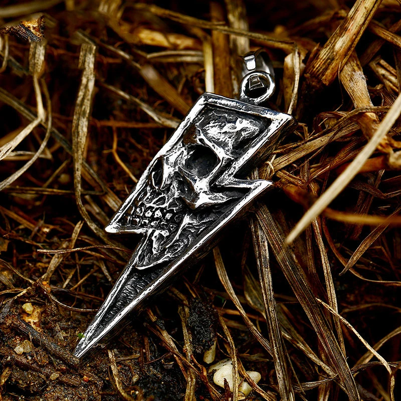 Retro Punk Lightning Skull Titanium Steel Pendant