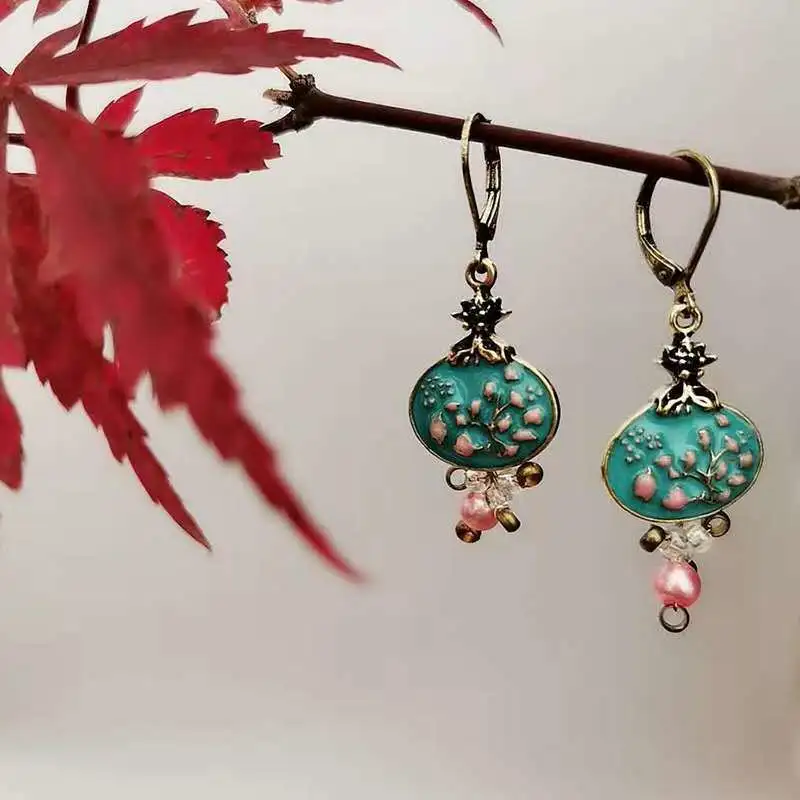 Exquisite and Beautiful Palace Retro Plum Blossom Branch Earrings Once Filled with Feminine Charm Temperament Fashion Jewelry