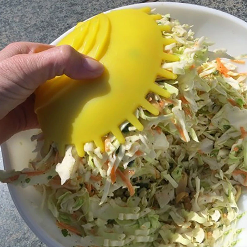 Small And Portable Salad Holder In The Home Cafeteria