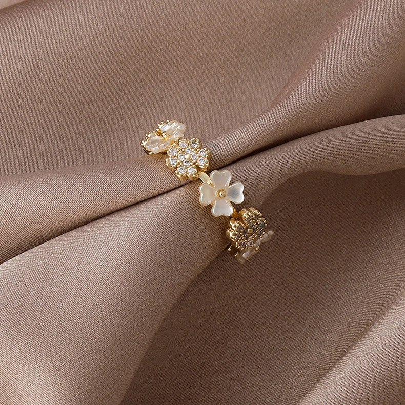 Small Flower Ring With Zircon Shell