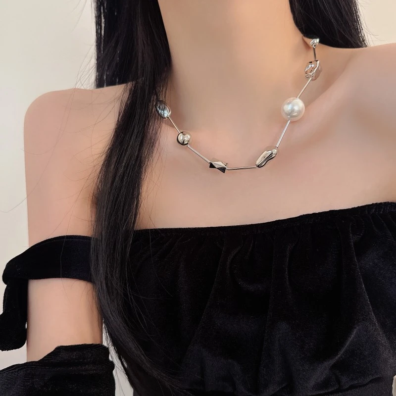 Women's Irregular Metal Pearl Necklace