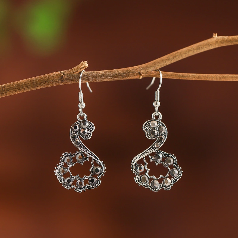 Chinese Style Vintage Drop Earrings With Diamonds