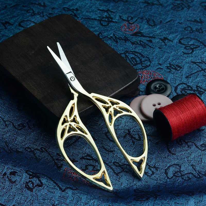 Retro Loose Thread Cutting Hand Account Embroidered Small Scissors