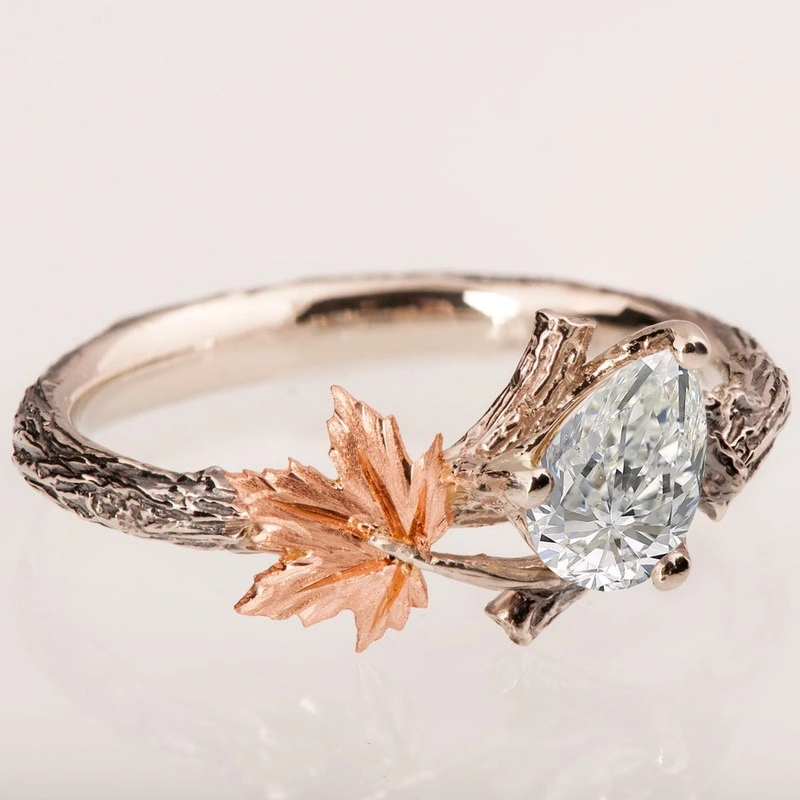 18K White Zircon Fashion Ring