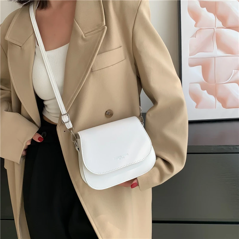 Fashionable simple one shoulder small bag women 2022 autumn new trend fashion one shoulder Messenger bag simple small square bag