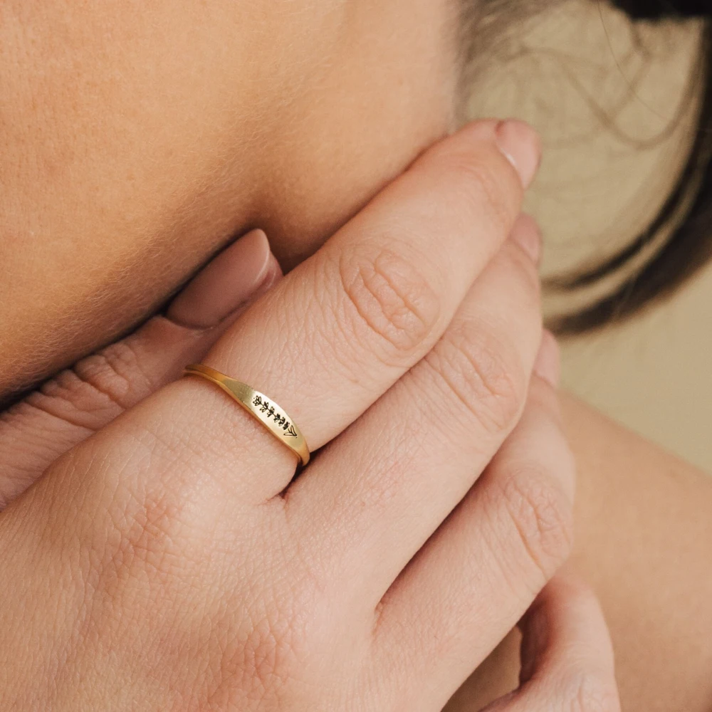 Artsy Vintage Flower Signet Ring