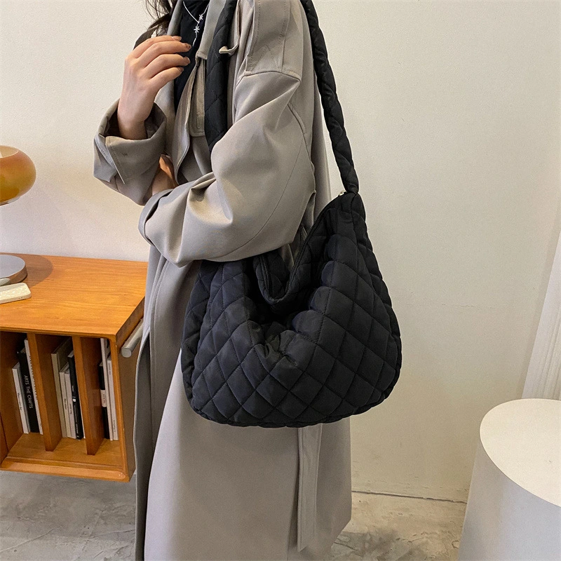 Down jacket bag women's bag 2023 new simple solid color tote bag autumn and winter diamond large capacity casual shoulder bag