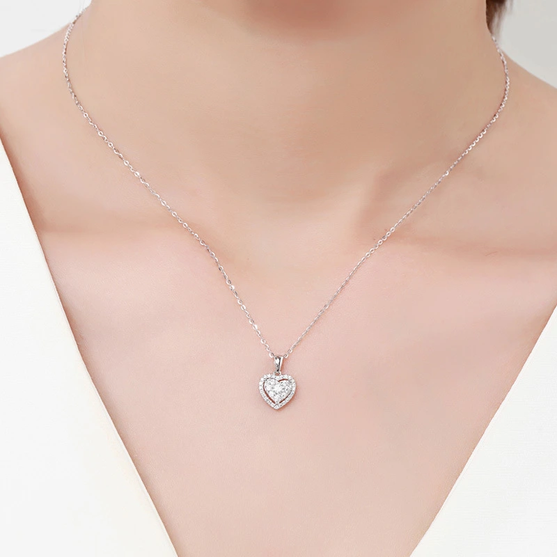 New Versatile White Diamond Heart Shaped Pendant Women's Fashion Love Necklace