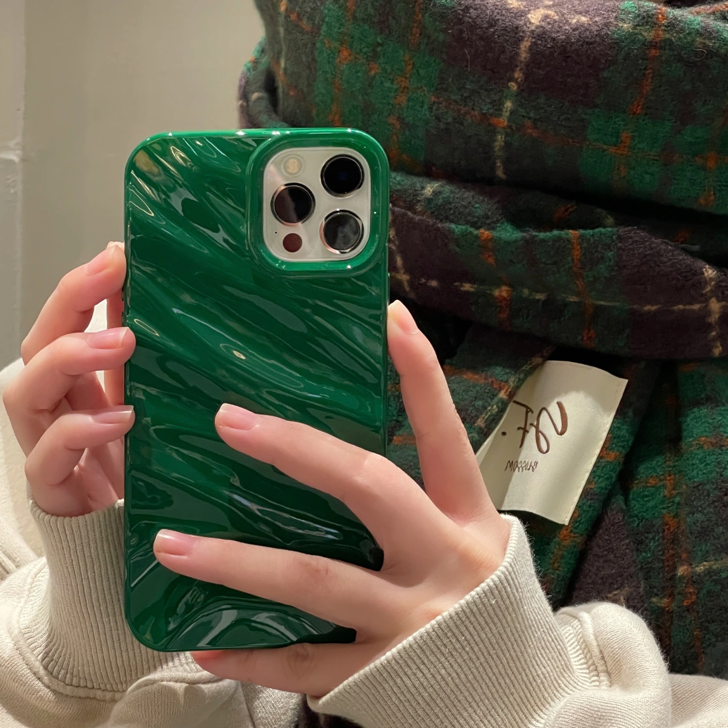 Small Green High-end Three-dimensional Pleated Phone Case
