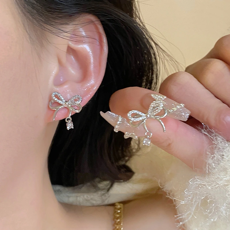 2023 New Lava Star Zircon Earrings for Female Minors with a High Sense of Fashion and Personalized Exquisite Earrings