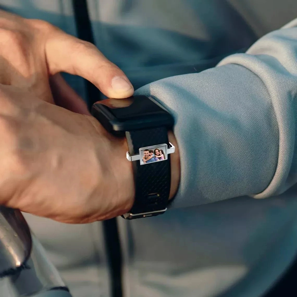 Smart Watch With Accessory Decorative Buckle