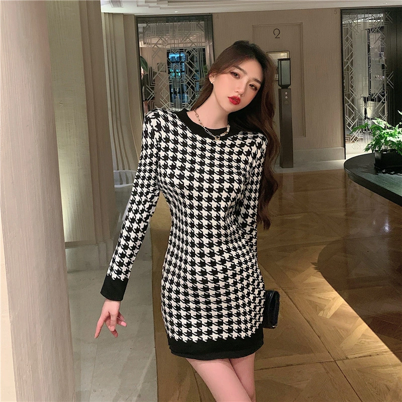 Round Neck Long-sleeved Slim-fit Buttocks Knitted Dress