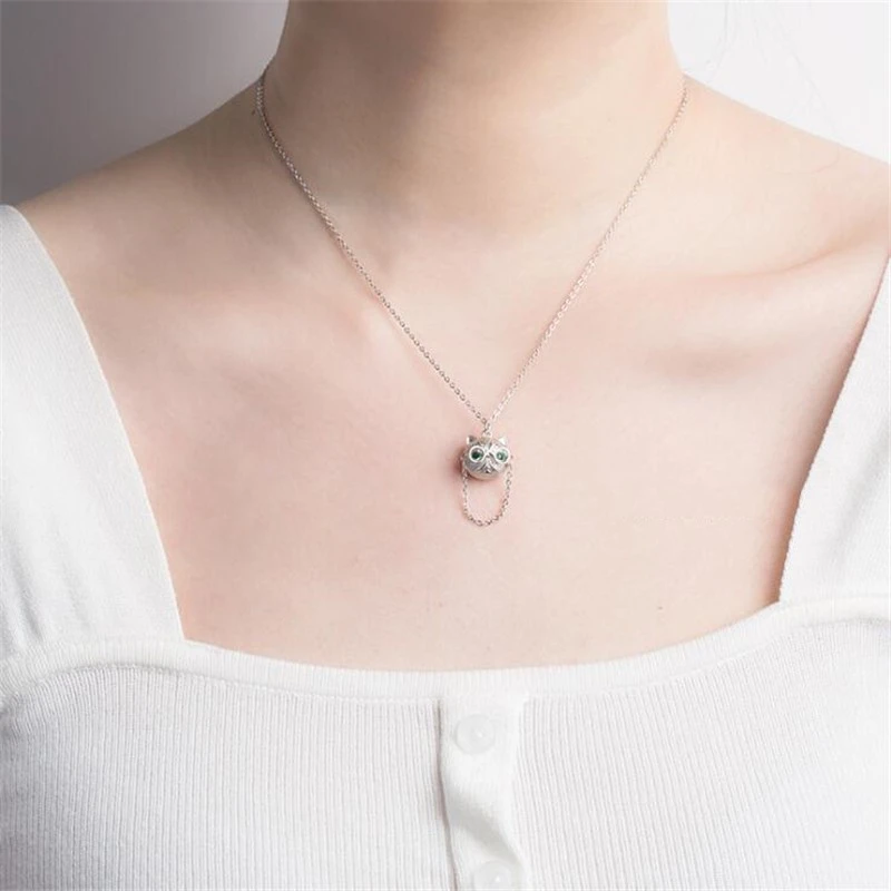 Women's Simple Eyes Cat Temperament Necklace