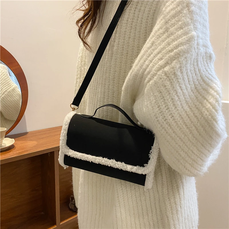 Women's Fashion Atmospheric Lamb Wool One-shoulder Small Square Bag