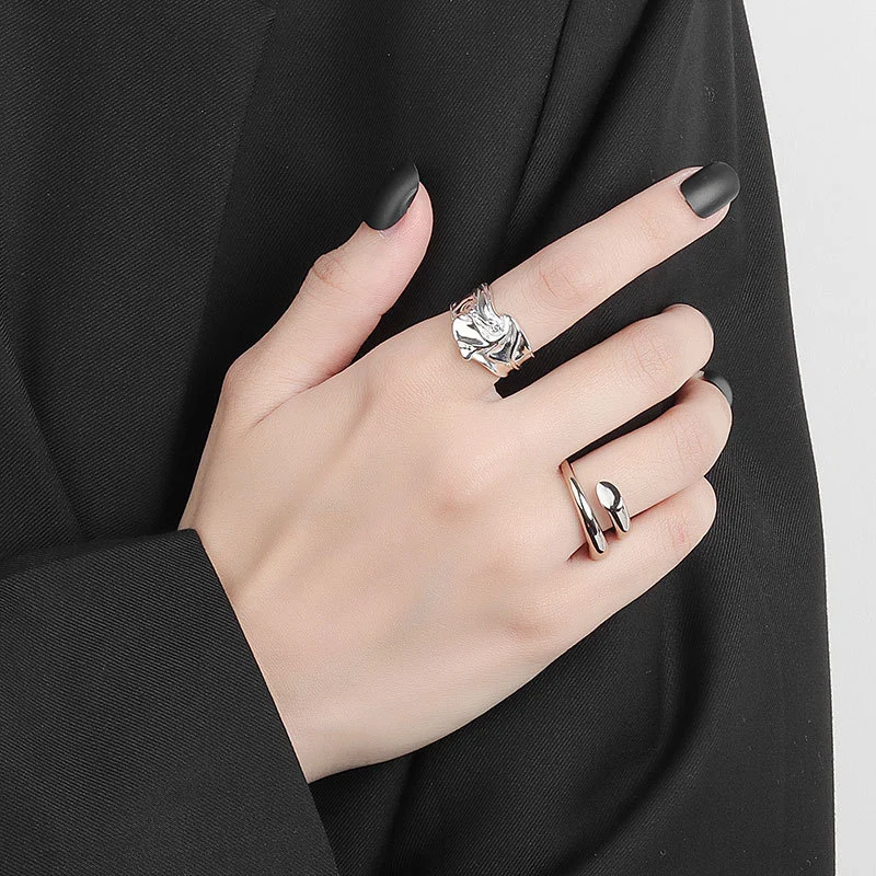 Female Niche Minimalist Wrong Side Cross Glossy Horn Ring