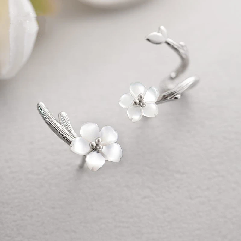 Fashionable And Simple Female Sterling Silver Earrings