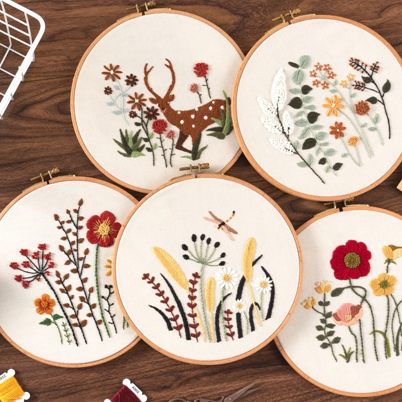 Simple Three-Dimensional Hand Embroidery With Elk Flowers