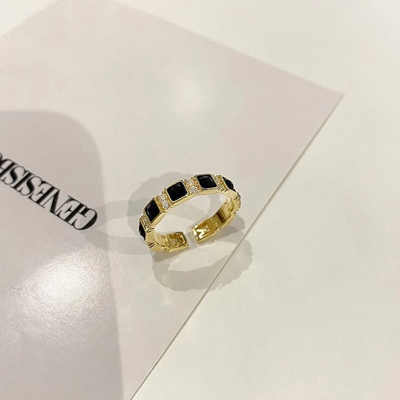 2039 New trendy Korean version with unique design sense, enamel checkerboard ring, women's French retro finger ring