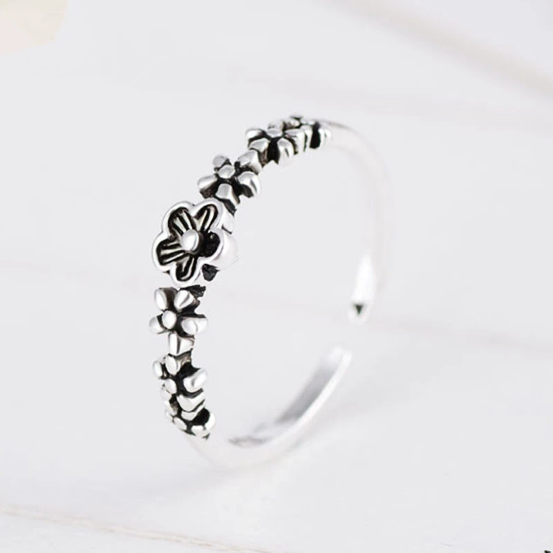 Flower Temperament Simple Retro Student Ring