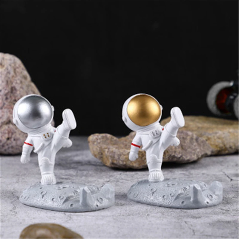 Creative Mobile Phone Stand Spaceman Ashtray Resin Ornament