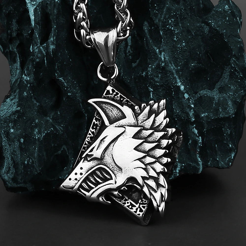 Men's And Women's Fashion Retro Domineering Wolf Head Titanium Steel Pendant Necklace