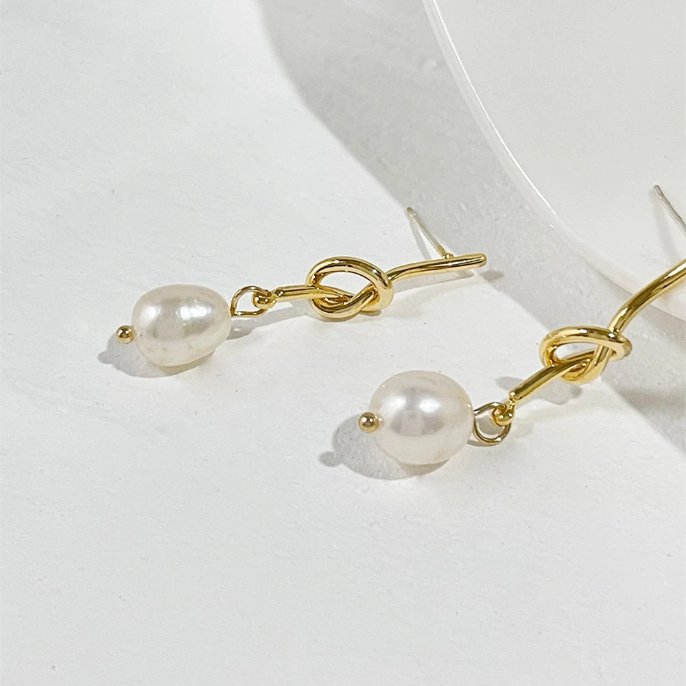 Everything Goes With Pearl Earrings