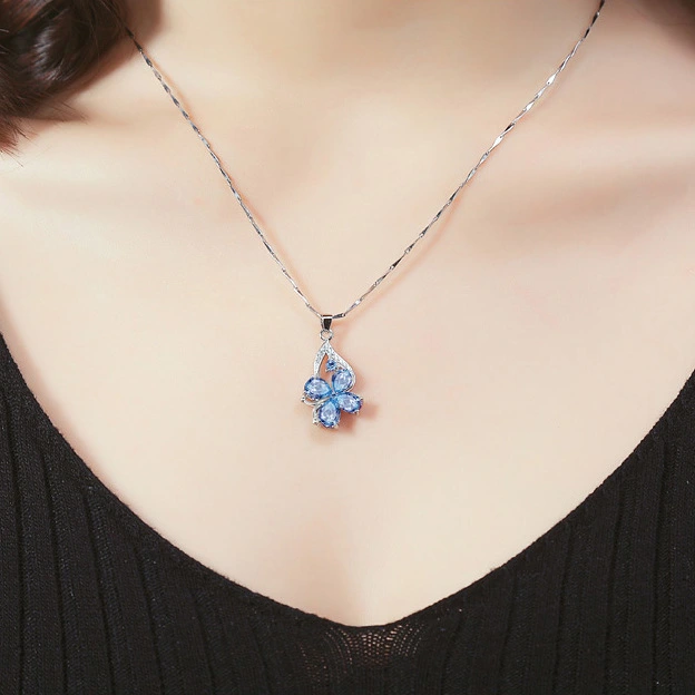 Stylish And Stylish Sea Blue Water Drop Shaped Four Leaf Clover Necklace