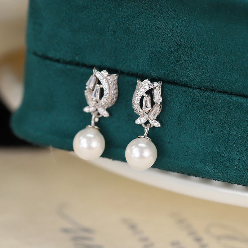 Women's Fashion Tulip Pearl Stud Earrings