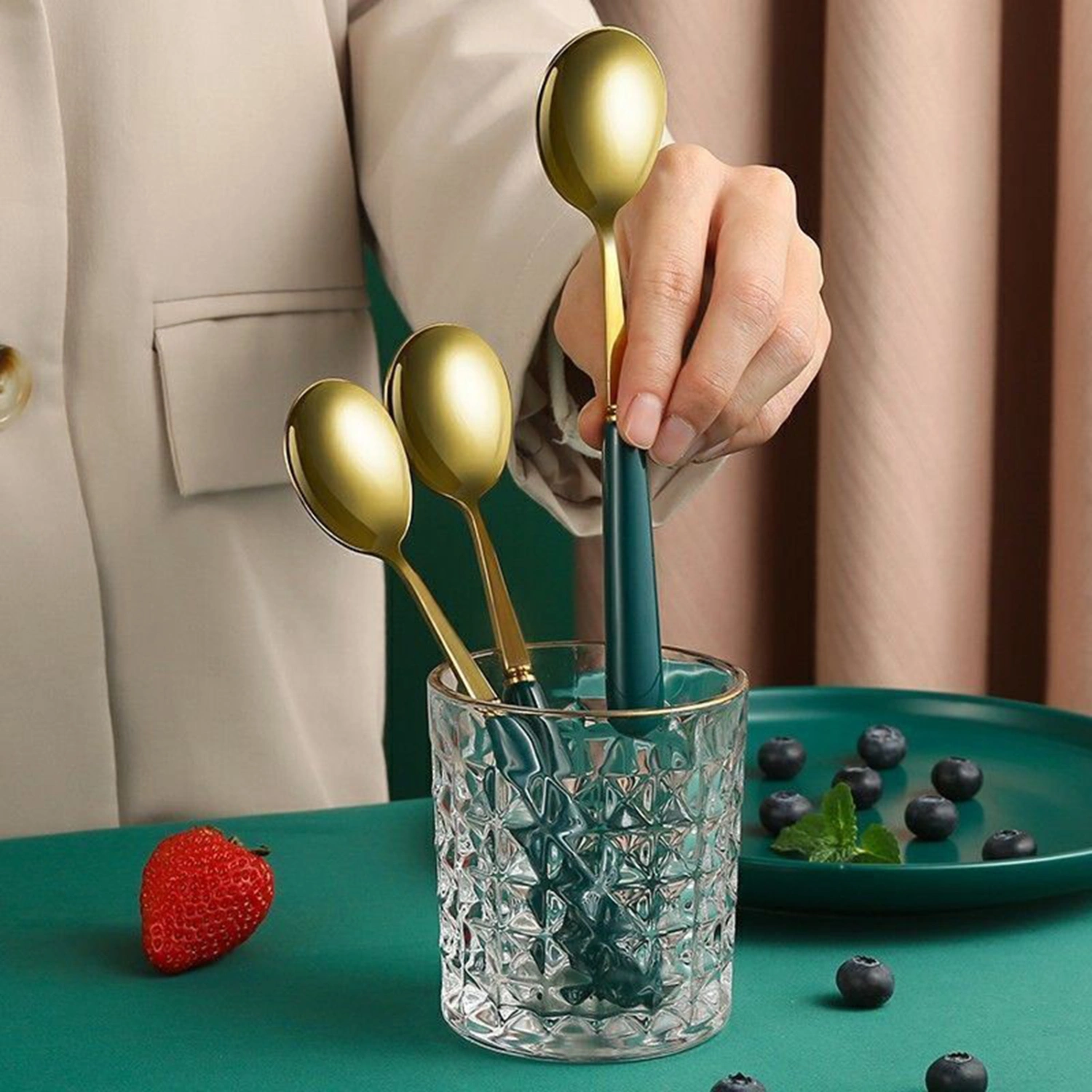 10 Pcs Soup Spoons High Temperature Resistant Long Handle Round Contrast Color Glossy Surface Dining Stainless Steel Reusable Ice Cream Dessert Spoons Kitchen Tool