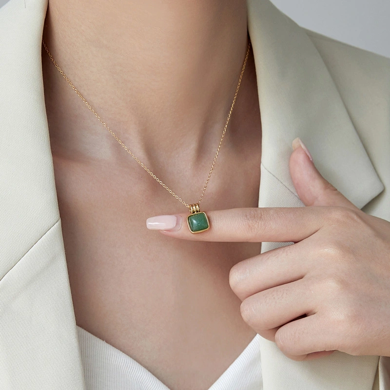 Women's Fashion Simple Small Square Natural Green Dongling Necklace